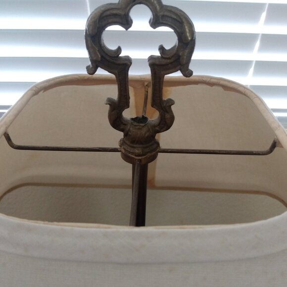 ANTIQUE VICTORIAN PARLOR HURRICANE OIL LAMP - HAND PAINTED - Picture 4 of 4